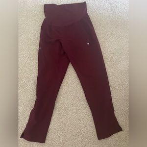 Size medium figs burgundy maternity yola pants
